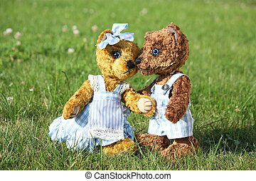 two teddy bears kissing